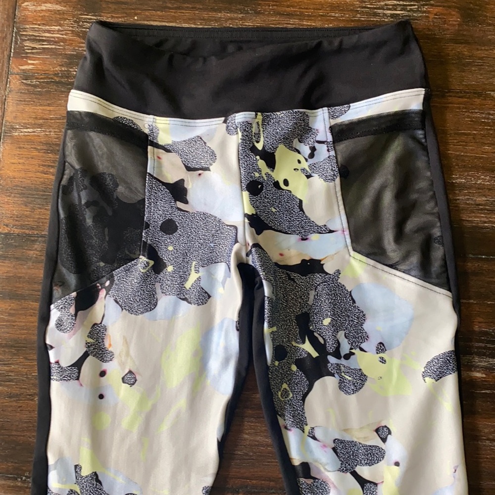 KORAL high waist yoga leggings size XS w/pockets